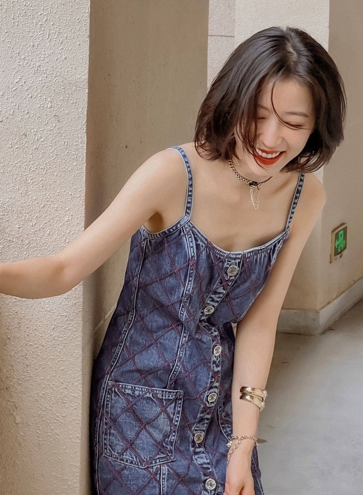 周雨彤牛仔吊带长裙性感写真_周雨彤_吊带_写真