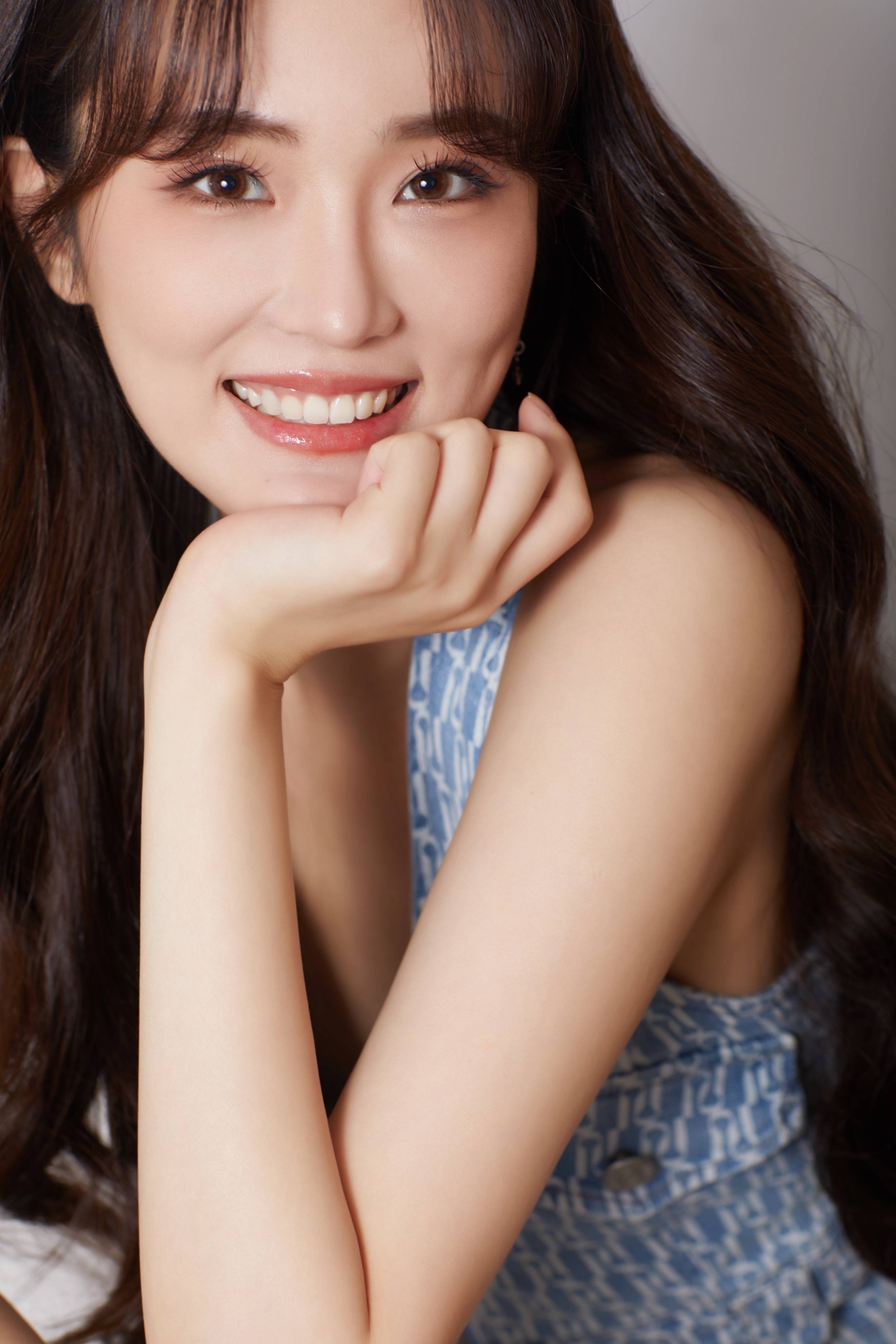 原创张可盈发文告别幸福到万家何幸运用扎实演技与角色相互成就