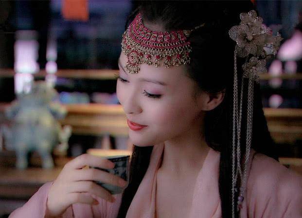 有一种"撩人"叫女神醉酒,凤九迷糊,紫萱动人,唯独她最惨_电视剧_元宋