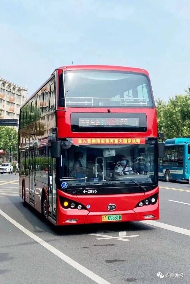 济南公交60部双层巴士载客试运行等工作后,今天(7月22日),在历经车辆