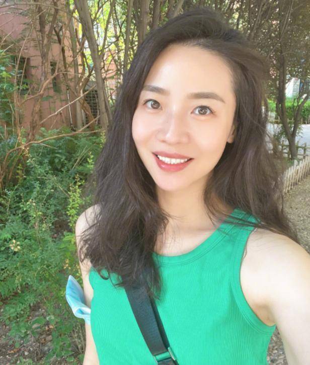 队队长34岁仍像个少女,嫁给郎平助教后当上副院长_魏秋月_袁灵犀_漂亮