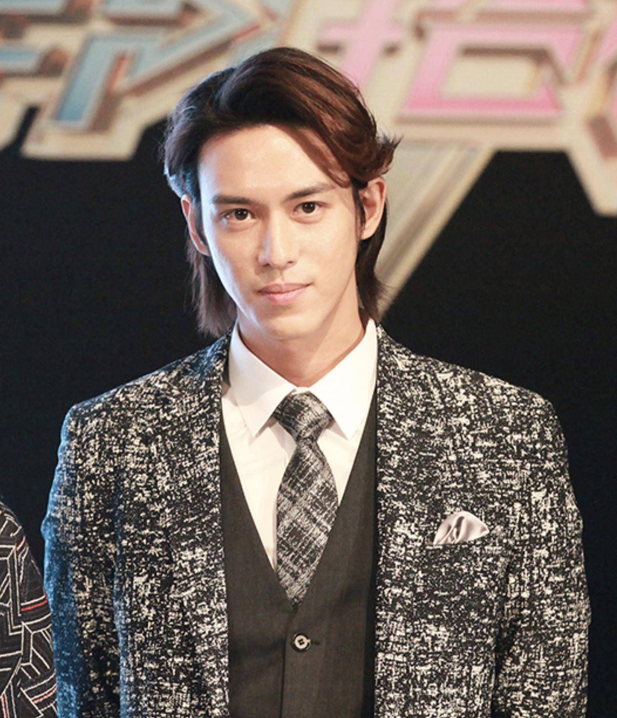 表面是艺人实际是富二代的8位明星他们不努力就继承上亿家产