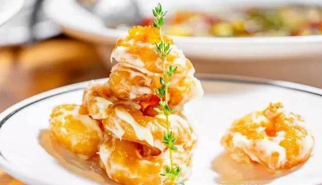 沙拉薄荷鲜虾球这是一道做法简单高大上的招待客人有面子的菜比