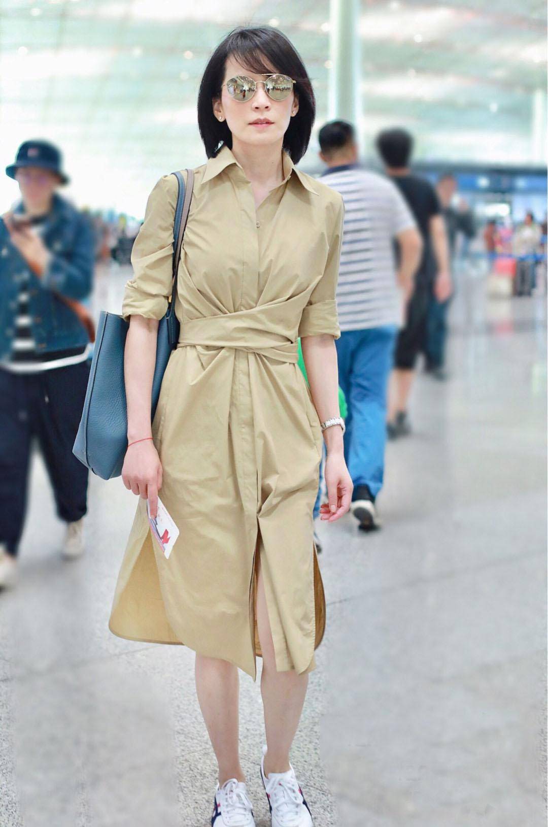 原创50岁俞飞鸿真是穿搭模板穿流苏吊带裙又美又不显老很气质