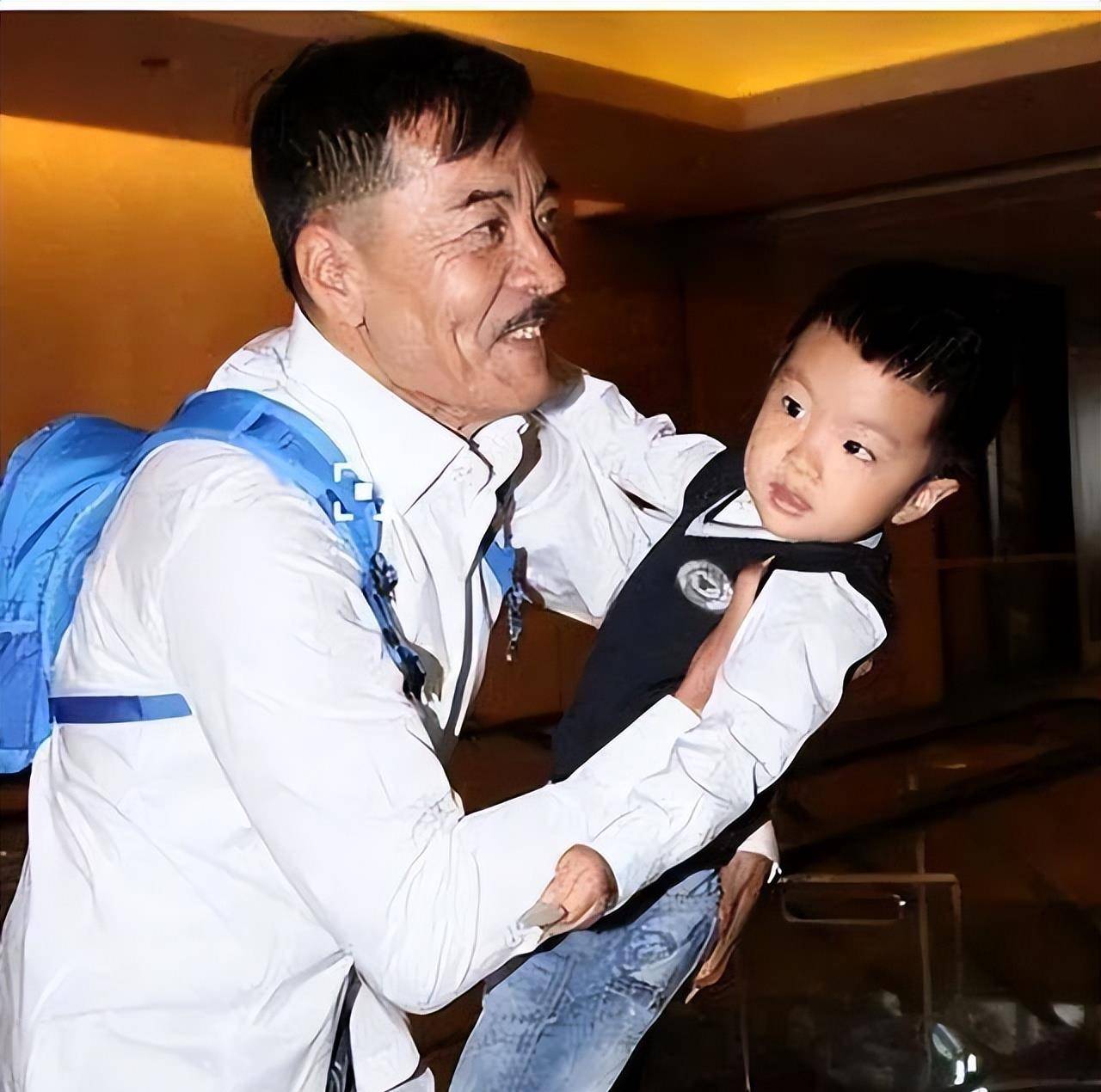 老戏骨刘威情感上一波三折年过半百闪婚小13岁娇妻51岁老来得子64岁为