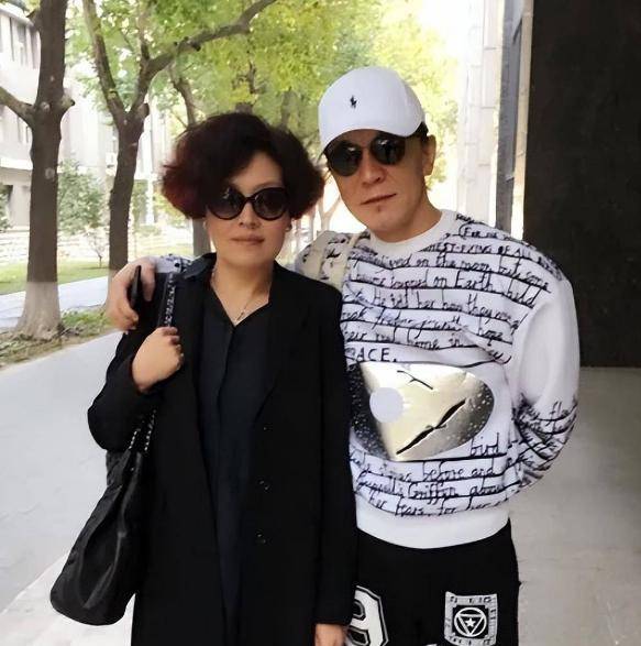 原创李咏病逝4年了遗孀哈文的坚持令人泪目