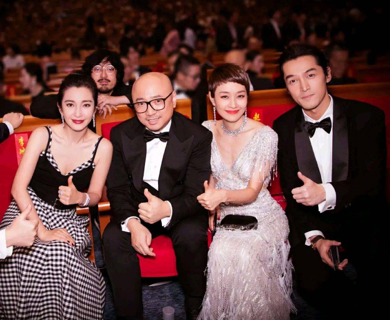 原创李冰冰岁数越大越有女人味与女明星合影赢的多