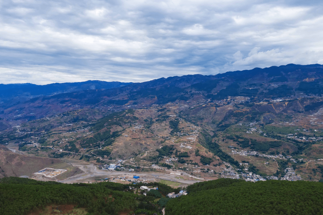 凉山州普格县地处横断山脉之中,海拔3500米以下的山地面积较少,区域内