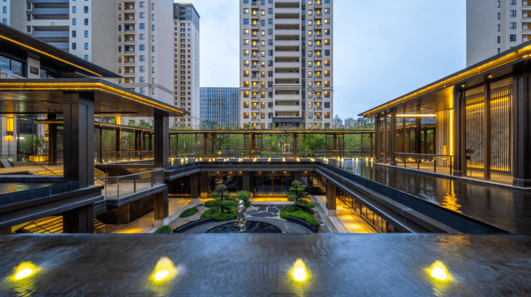 大师团队匠造的名望会所,独树一帜的美学界面……云樾观岭在圆满交付