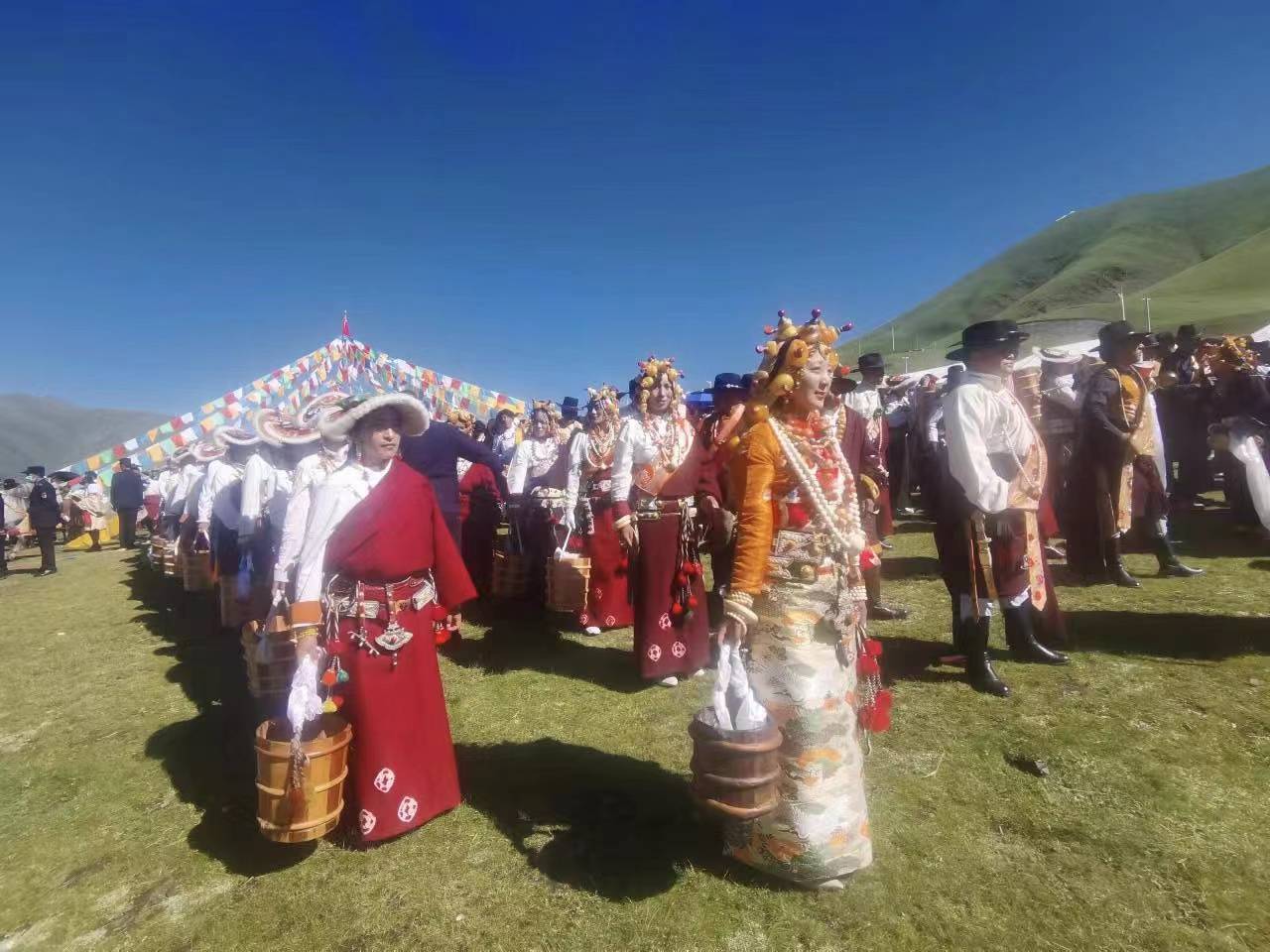 康巴母亲河畔“羊”气十足！首届雅砻源头水文化暨藏羊文化节开幕