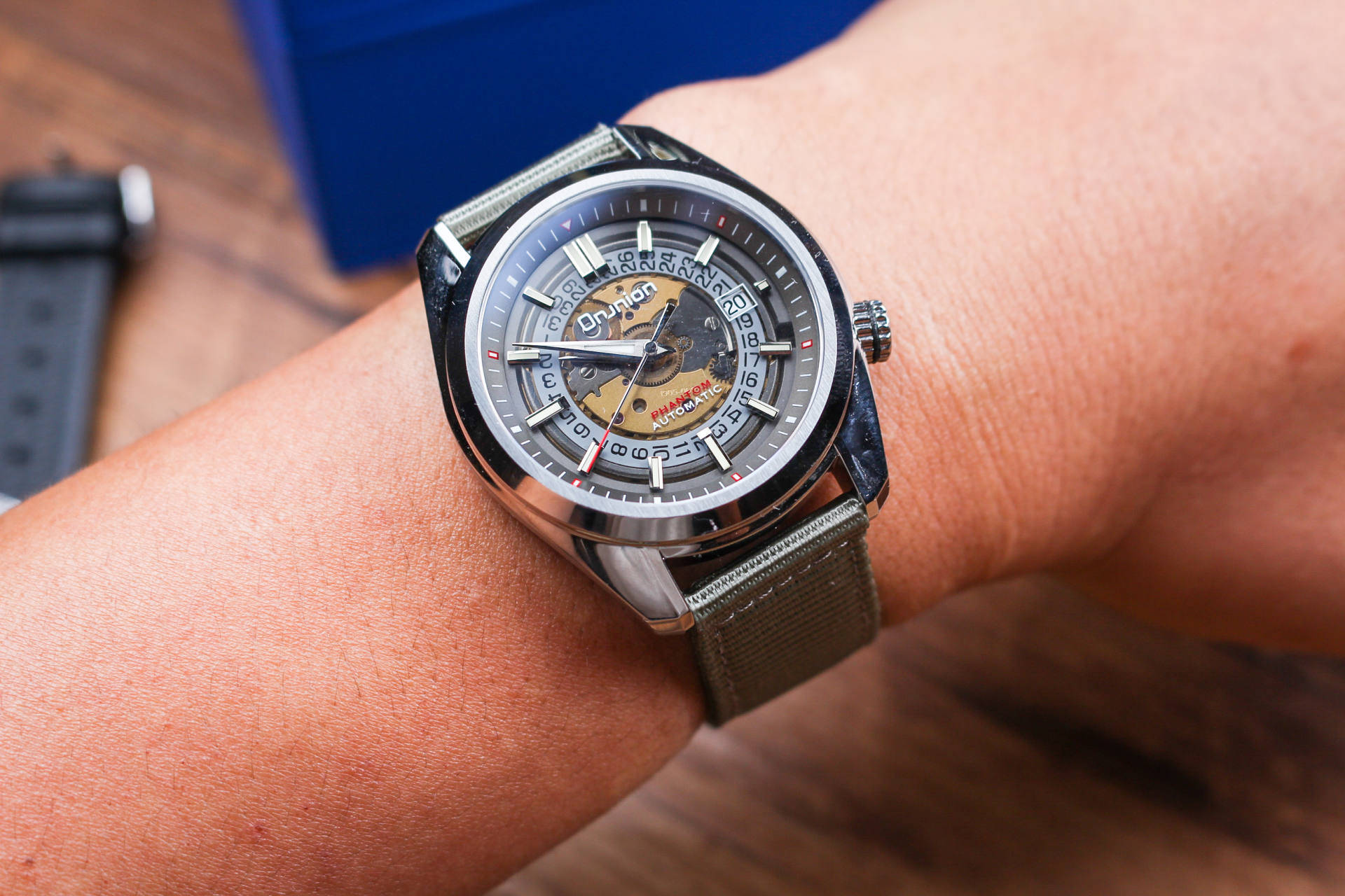 表盘玩出了花国产proximaom16机械手表很个性