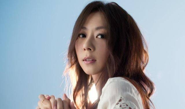 原创文艺女神陈绮贞成小三深夜拥吻神秘男动作大胆新欢已婚有两子