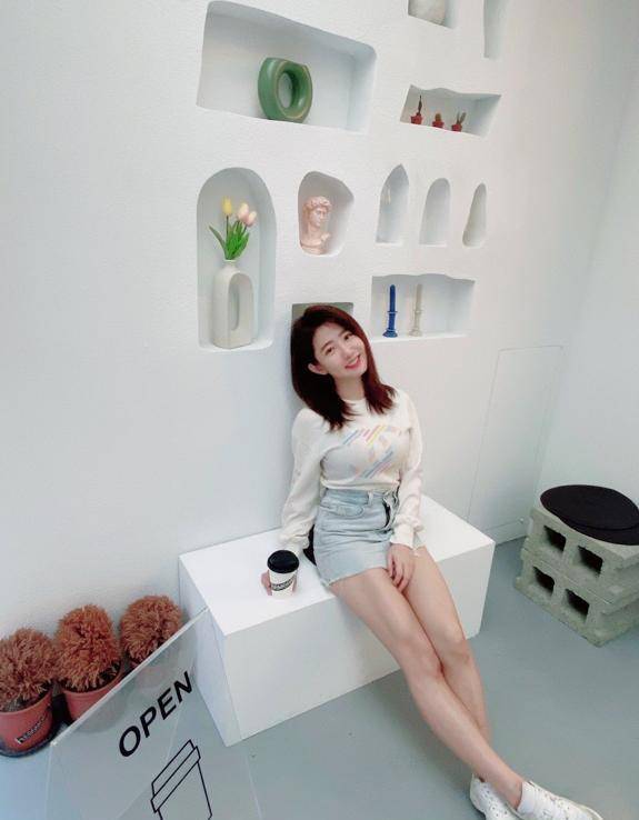 穿泳衣秀超好身材,集体穿比基尼画面太美_少女_状态_郭书瑶