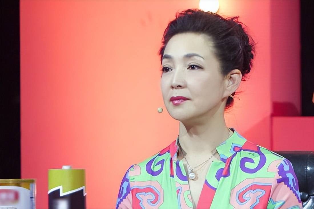 与丈夫师生恋35年,今和女儿神似姐妹,颜值皆逆天_戴春荣_先生_郝洛钒