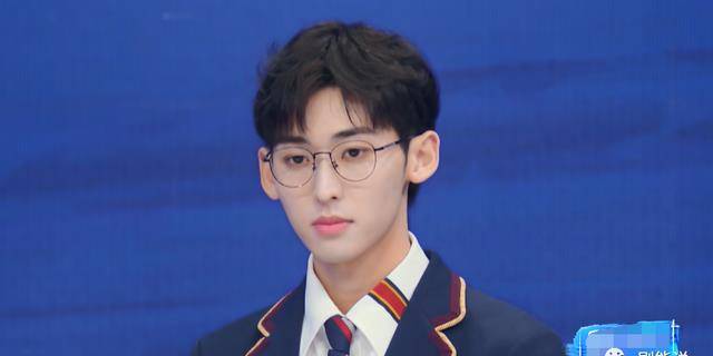 北京邮电大学校草,高考642分,遇到周峻纬秒变"我的脑子不好使".