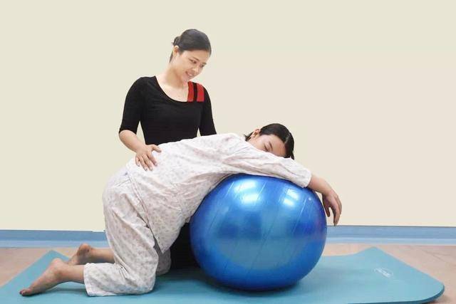 是宝宝在告诉妈妈预产期提前,做好准备_孕妇_分泌物_时候