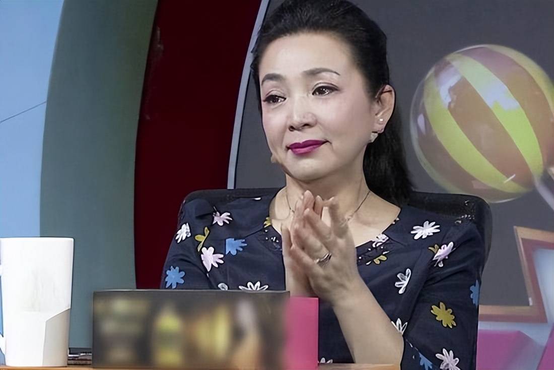 与丈夫师生恋35年,今和女儿神似姐妹,颜值皆逆天_戴春荣_先生_郝洛钒