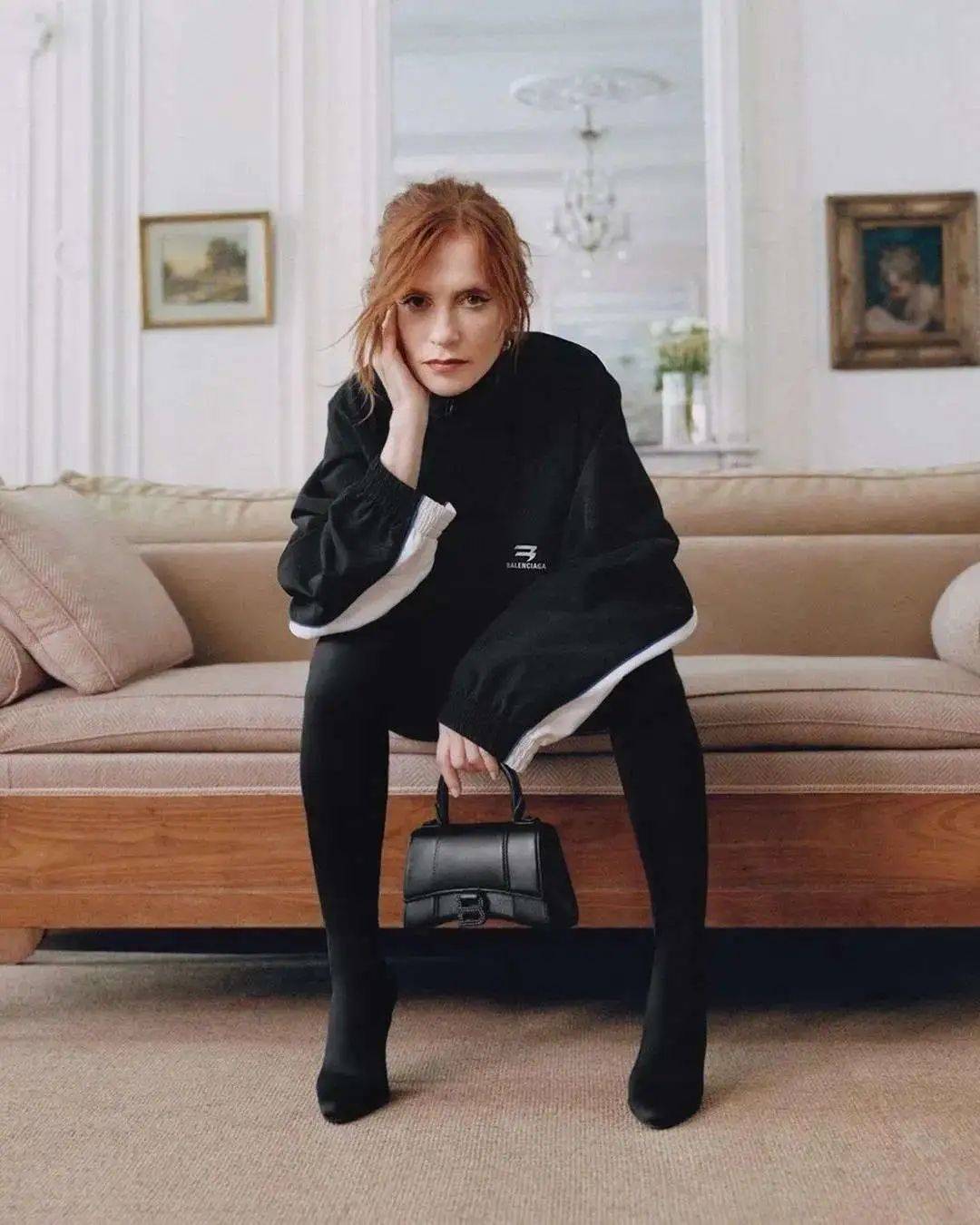 被巴黎世家模特惊艳手握46个奖杯的国宝级演员请到她真能耐