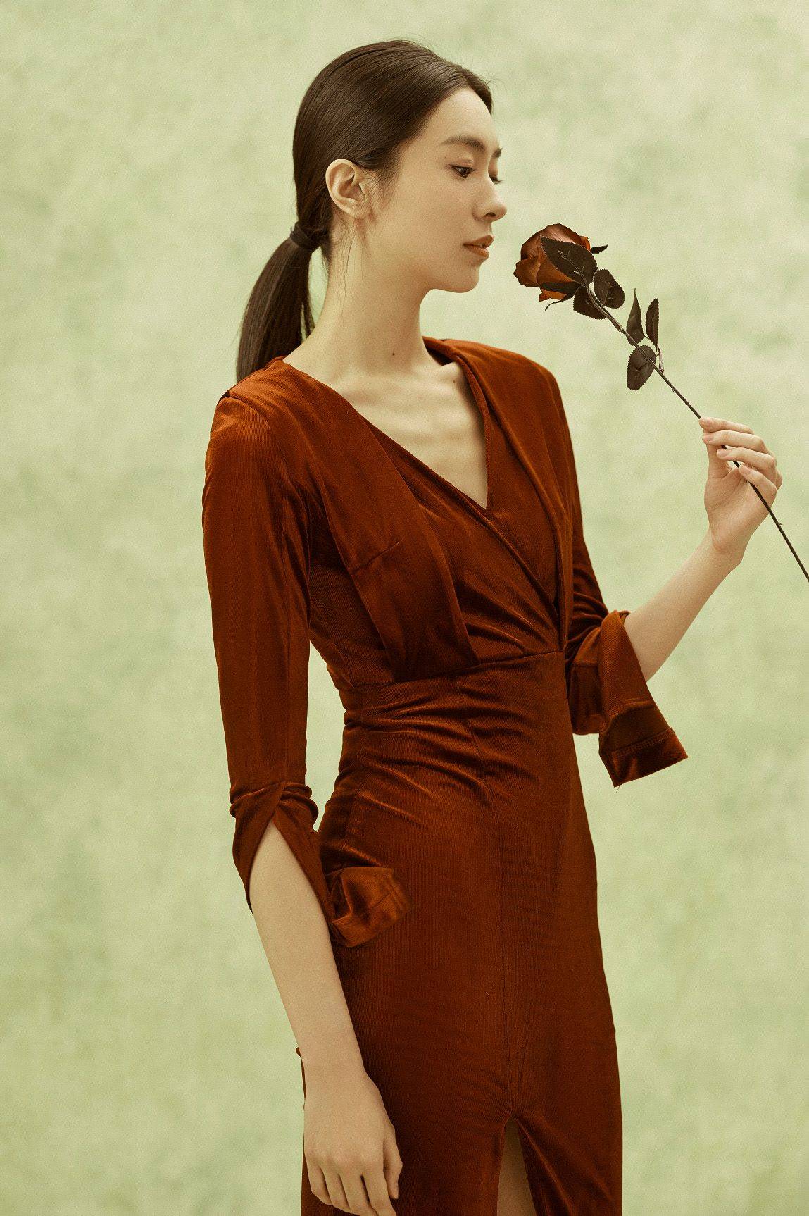 王梦琦复古玫瑰写真摩登格调优雅绽放