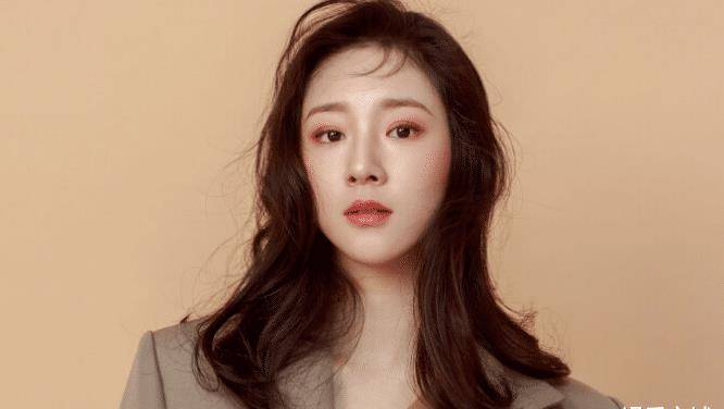 赵奕欢在剧中饰演了赵妍,外貌漂亮,性格开朗,声音甜美,还有点小孩子气