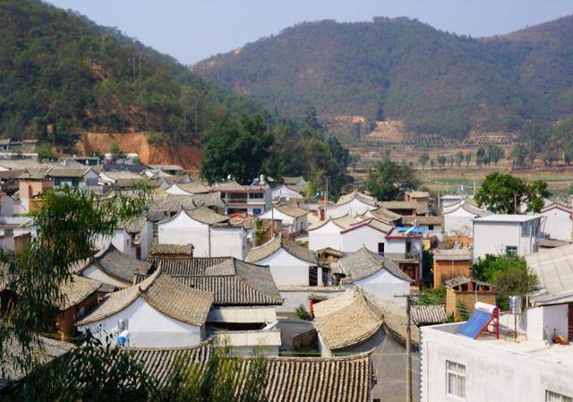 云南最精美的古村，距今已有600多年，被誉为“云南的楼兰古城”