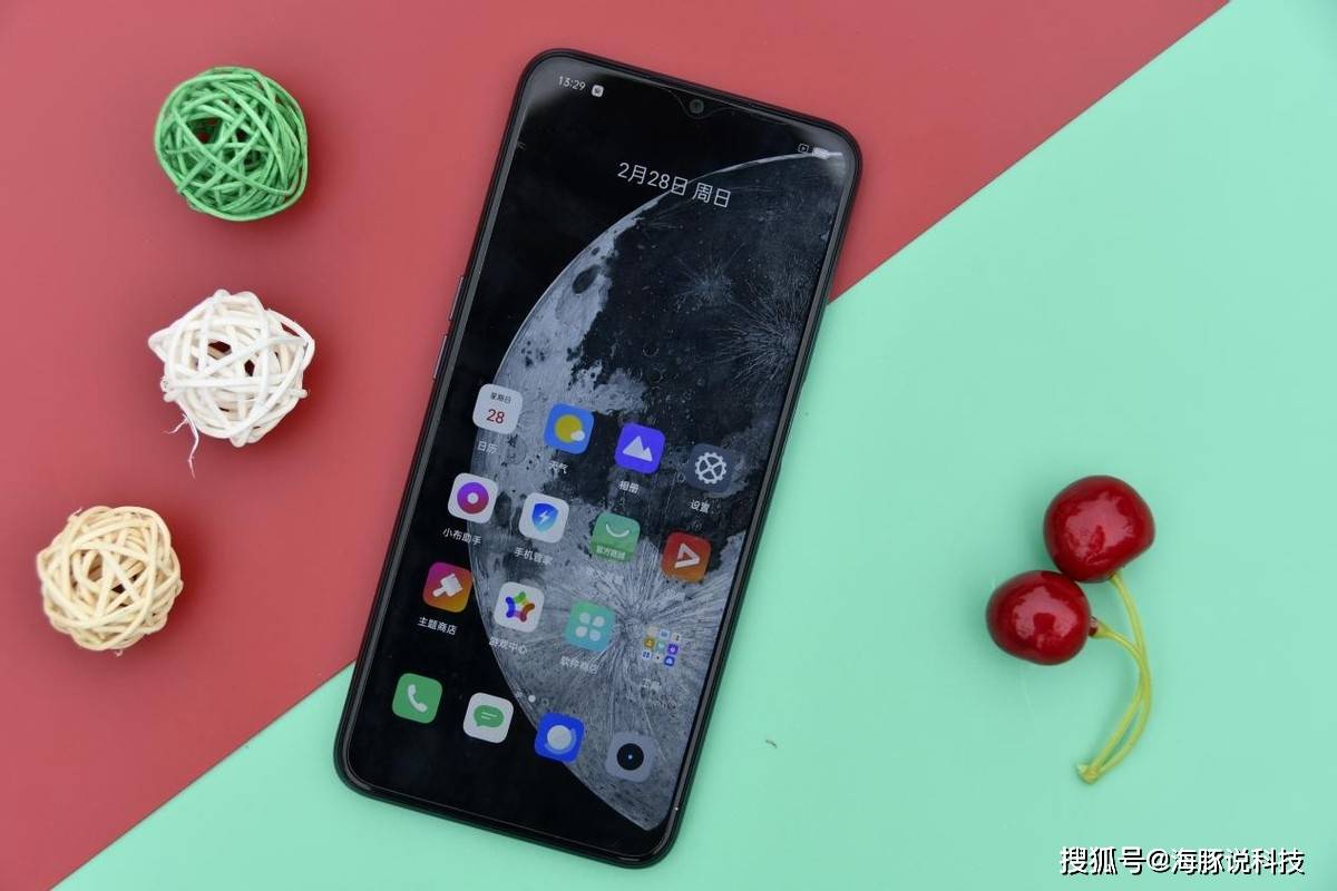 红米redmi是做性价比手机最长时间的品牌,前面几期介绍了很多的性价比