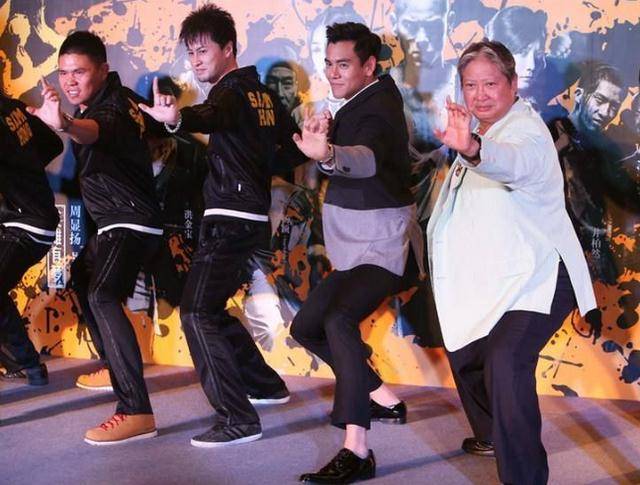 洪金宝一生只收两个徒弟,一个红成巨星,而另一个躺着就能赚钱_彭于晏