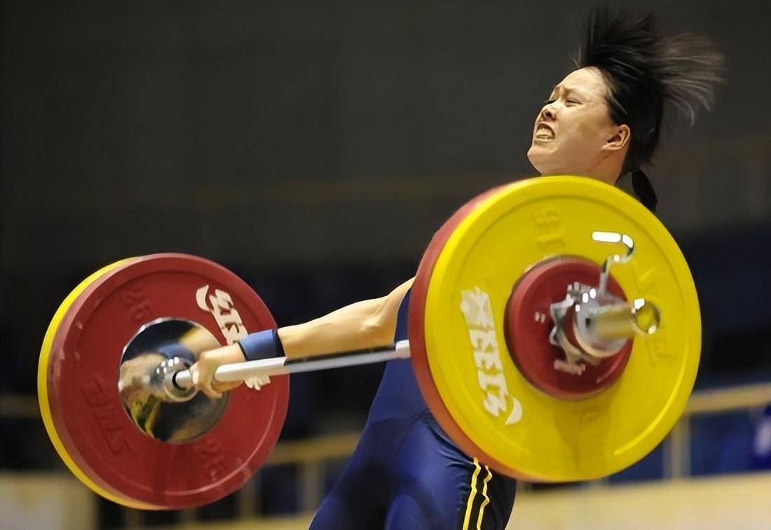 夺冠拒认是中国人,更名改籍为异国争光,结局大快人心_姚莉_举重_外国