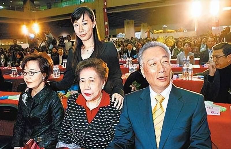 曹斯杰：奶奶是国父后人，娶了郭台铭的女儿，岳父却让他当打工仔_郭晓玲_台湾_曾馨莹