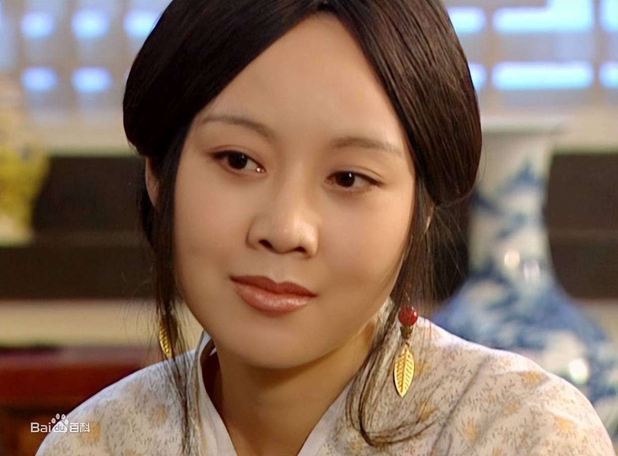 身价上亿的她认赵本山当哥,离婚后3次吃“嫩草”