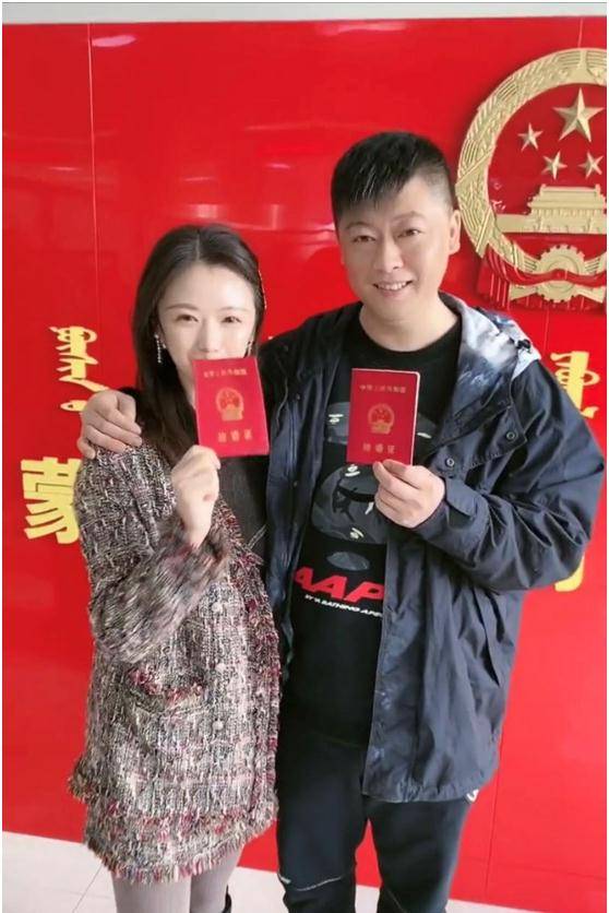 谢永强和女友领证结婚,美颜效果太猛成大眼萌娃,一下年轻10岁_贺树峰