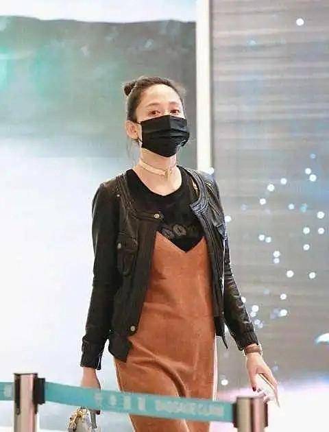 43岁陈乔恩官宣怀孕与大9岁艾伦同框小鸟依人文案太感人