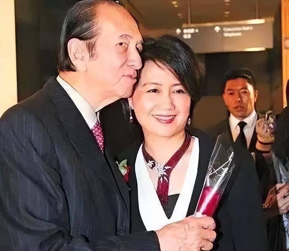 赌王何鸿燊第二任妻子去世,生了17个孩子,6个儿子11个女儿
