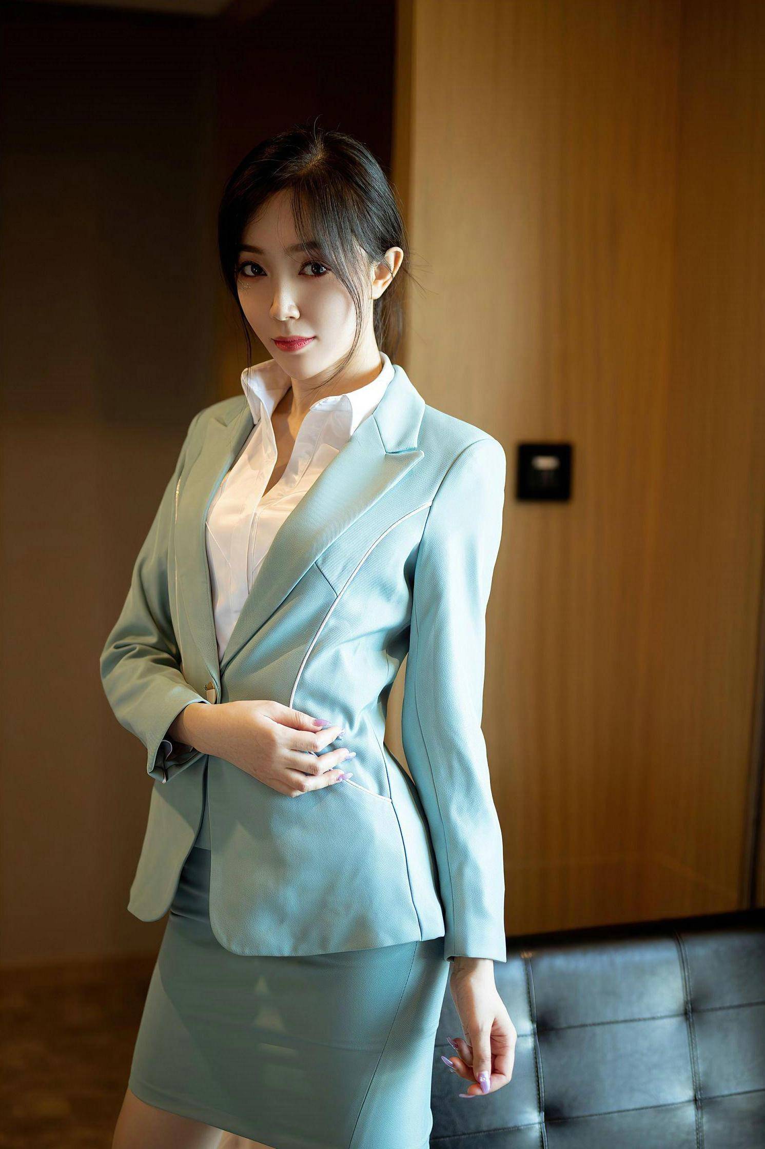 时尚:职业装散发出来的气质很迷人,展示出都市丽人的形象_活力_视觉