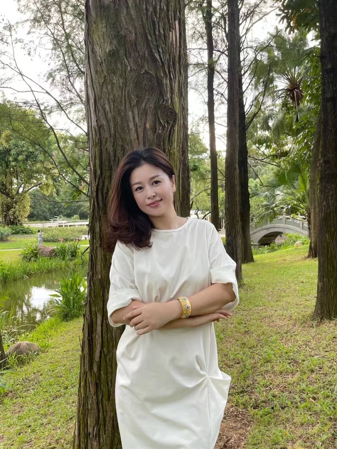 女人过了50岁别当老阿姨,学学这位大龄妈妈,整个人比30岁还娇美_发型