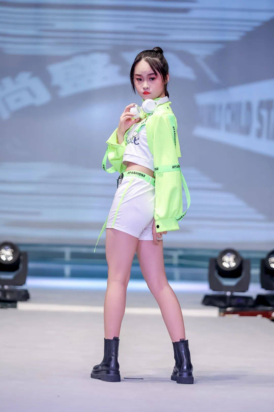 第一童星专访最受欢迎小超模陈彦希抓住进步的机会获得心灵的感悟