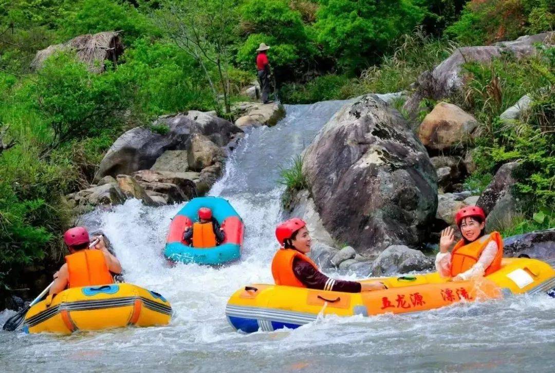 五龙源峡谷漂流源起五龙山海拔500米的晓庄水库,湍流全长8.