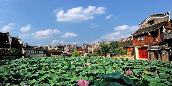 湘西有趣的千年古城，历史悠久有着浓厚的文化气息，游客络绎不绝