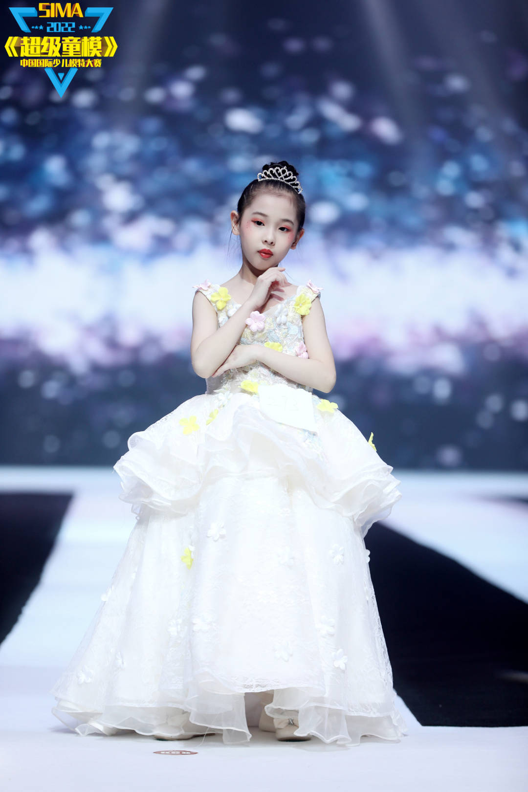第三届《超级童模》全国总决赛人气总季军黄思月专访_星酷_少儿_国际