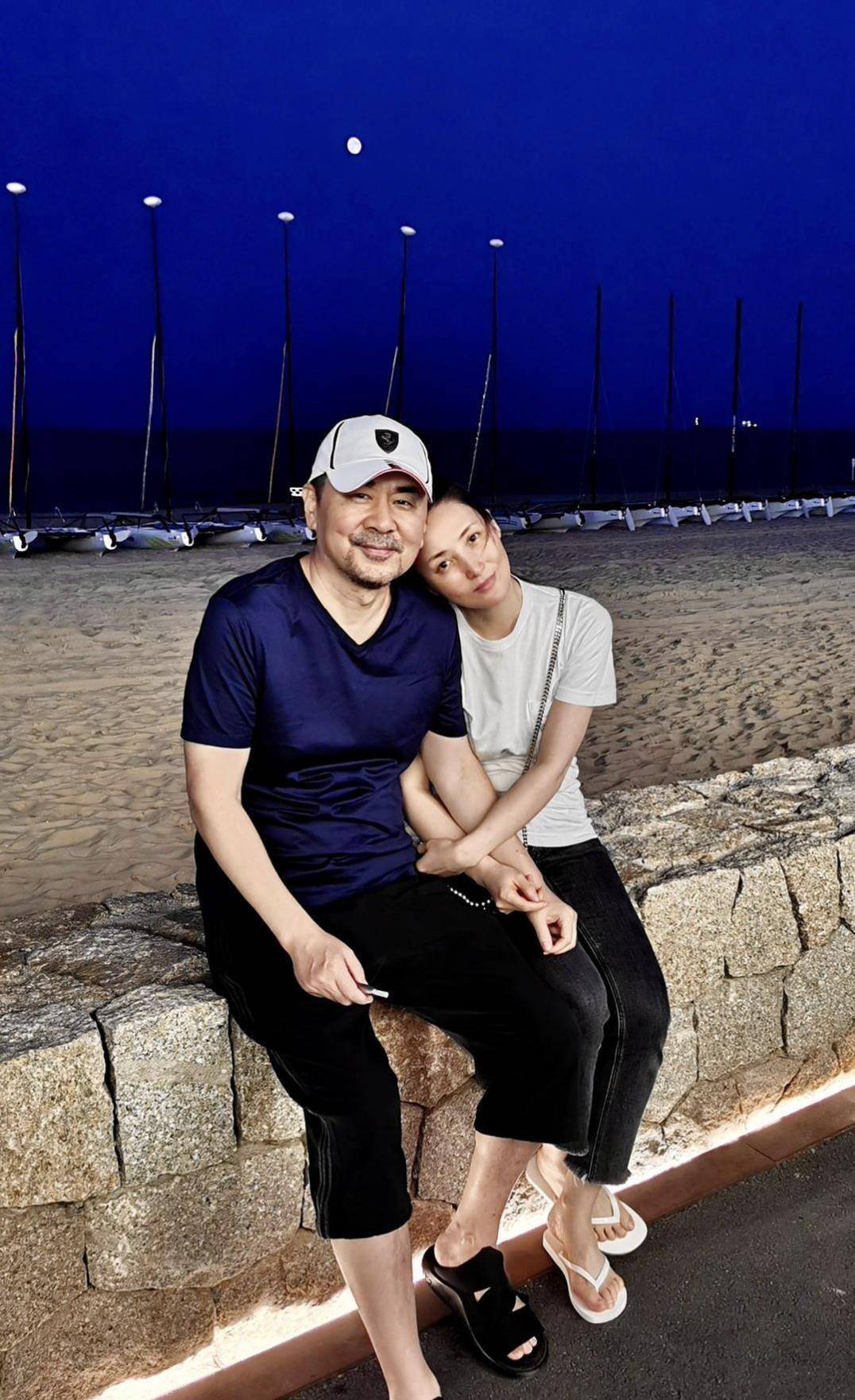 原创陈建斌带14岁儿子罕见现身身高已经超爸蒋勤勤被牵手太幸福