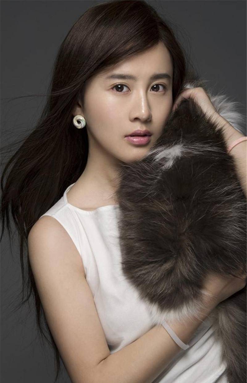 夏梓桐是从中央戏剧学院毕业的,毕业后的她慢慢开启了自己的演艺生涯.