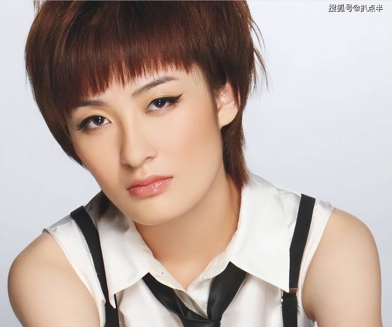 挚恋刘亦菲,撩闲郭碧婷…13年后再看曾轶可,高开低走是必然的?