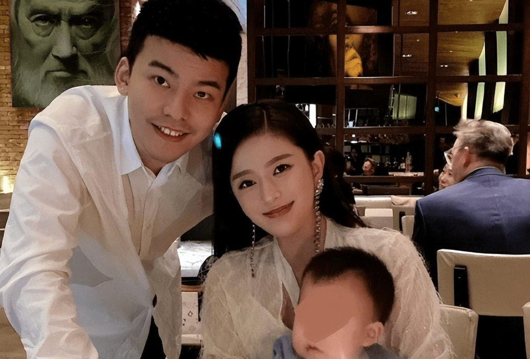 刘石坚:陪伴力捧吉克隽逸6年,却被分手,今结婚生子很幸福_事业_音乐