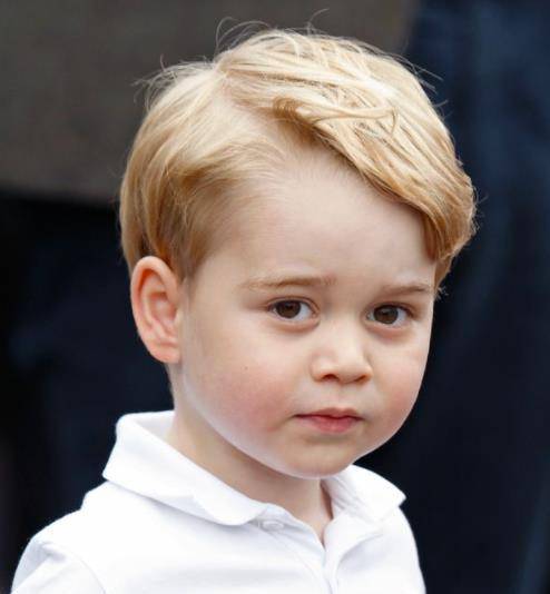 乔治小王子和威廉贴脸卖萌,美貌遗传凯特,五官愈显精致可爱爆表_阿奇