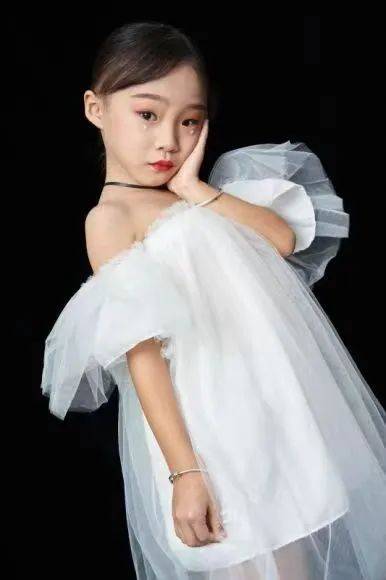 第一童星专访最受欢迎小超模王嘉乐努力拼搏勇夺第一