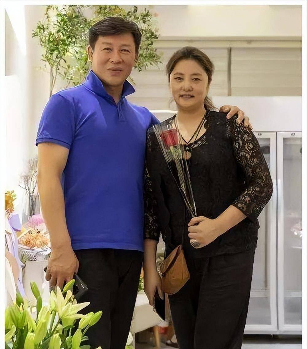 演员胡亚捷:与妻子吵闹三次差点离婚,越吵越亲密,如今恩爱如初_婚姻