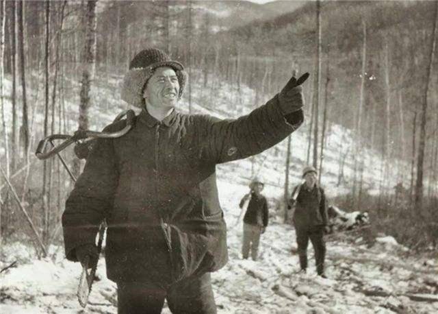 “印章”1963年，伐木工在山中捡到一枚印章，公安传唤后调3卡车兵力搜查