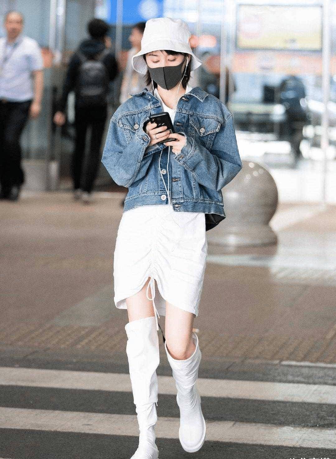 原创王子文又引领春季穿搭一身红色卫衣套装休闲舒适减龄洋气