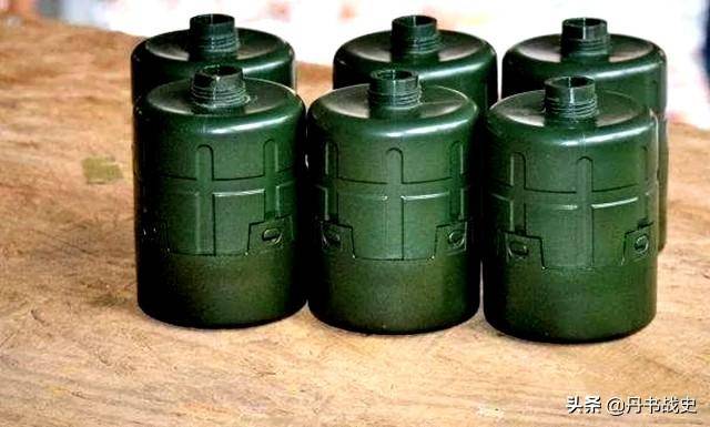 威力和榴弹炮一样的rg-60tb手榴弹,比我军的木柄手榴弹更轻更猛_爆炸