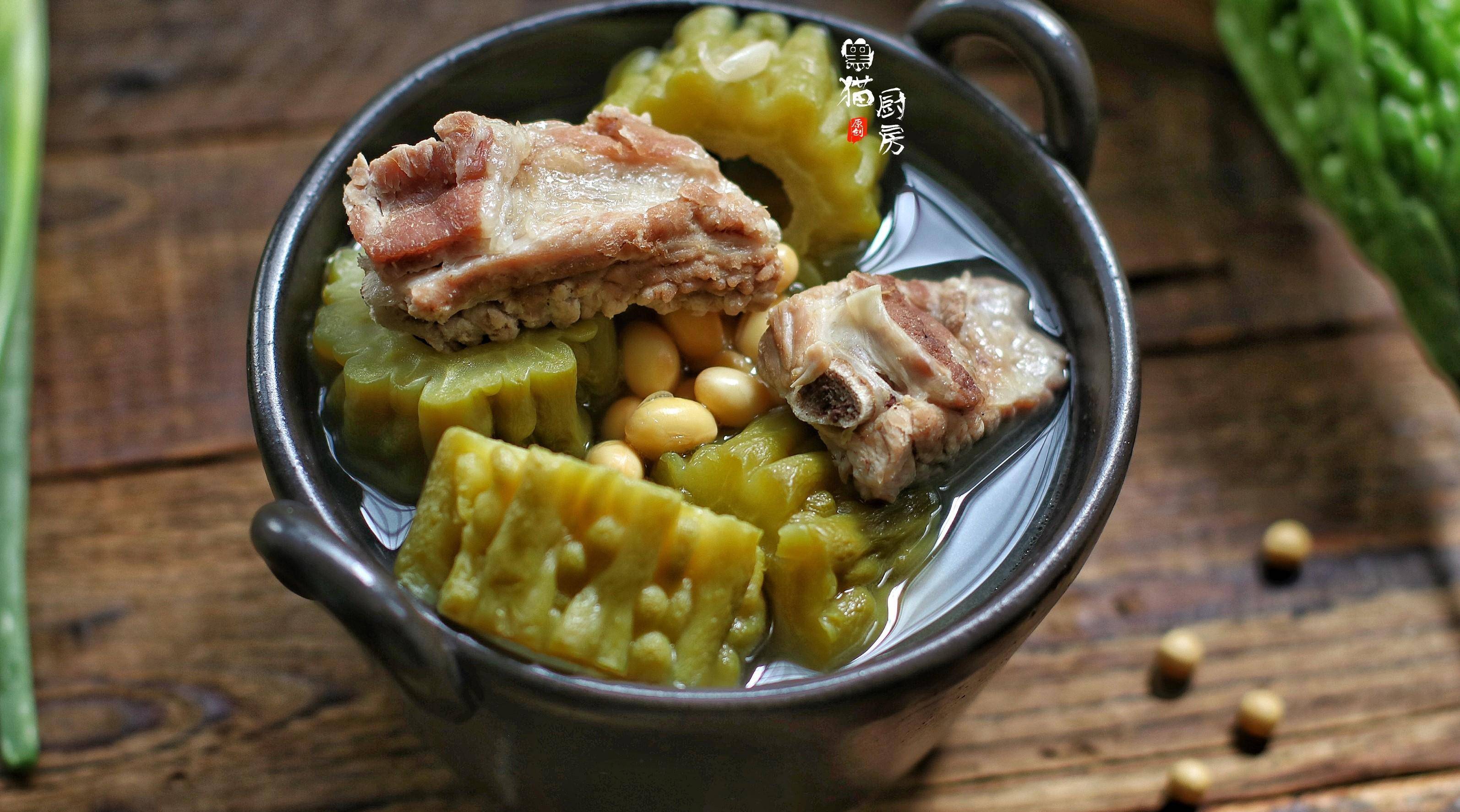 潮汕妈妈教你这样煲苦瓜汤,和它搭配,甘鲜不苦,清热又解暑_冬菜_排骨